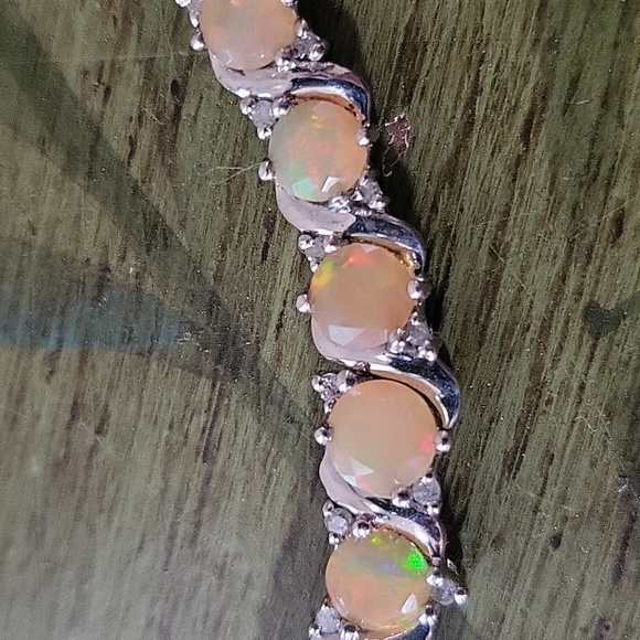 Beautiful OPALS - Picture 2 of 6